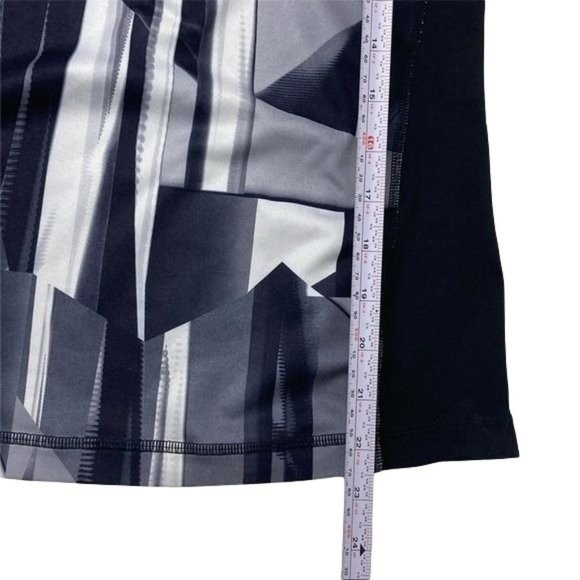 Alo Yoga black tank top and geometric design Woman - Picture 14 of 15